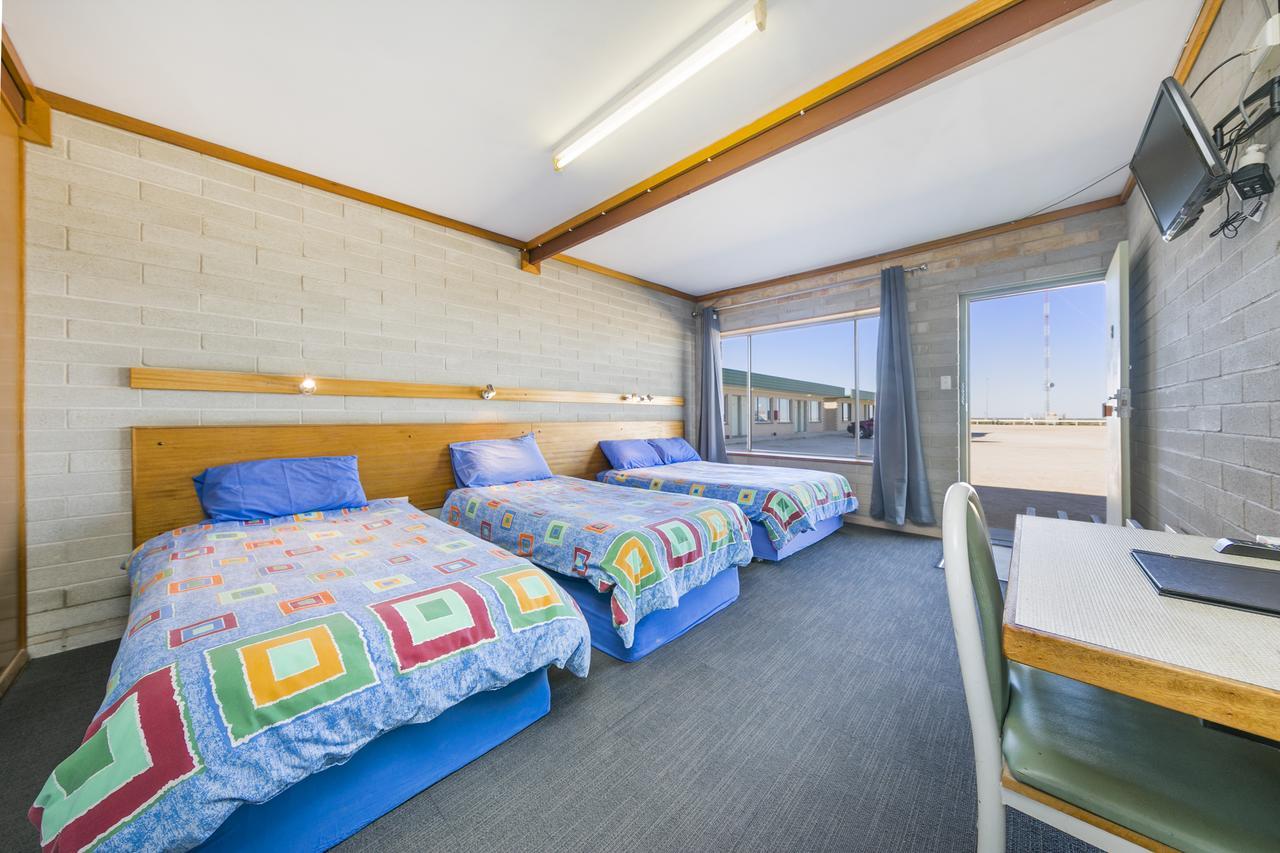 Nullarbor Roadhouse Hotell Exteriör bild